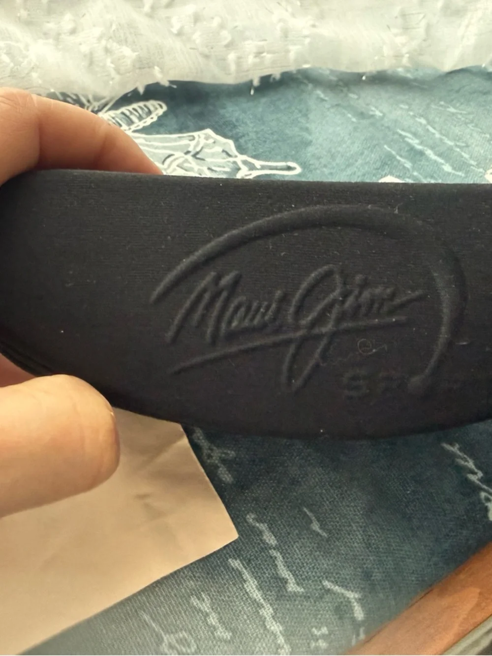 Maui Jim sport Black sunglasses cloth and Embossed Logo Sunglass Case with clip